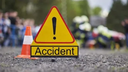 Sangli : गौरगाव येथे भीषण अपघात ; 3 जण गंभीर जखमी Terrible accident in Tasgaon taluka