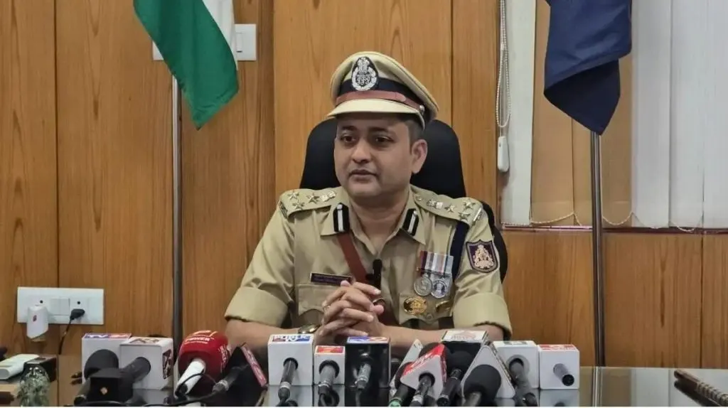 Commercial establishments are required to park vehicles in basements.