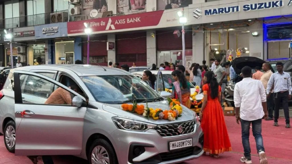 utomobile market booms on Dhanteras