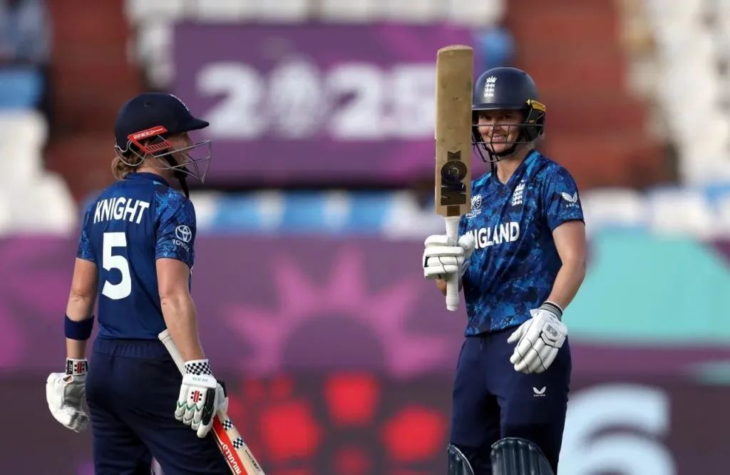 इंग्लंडचा न्यूझीलंडवर आठ गड्यांनी विजय England beat New Zealand by eight wickets