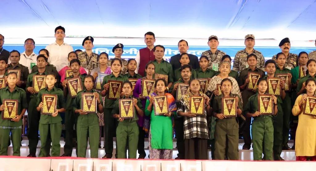 भूपतीसह 61 नक्षलींचे आत्मसमर्पण 61 Naxalites including Bhupathi surrender