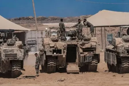 Israeli soldiers begin to withdraw