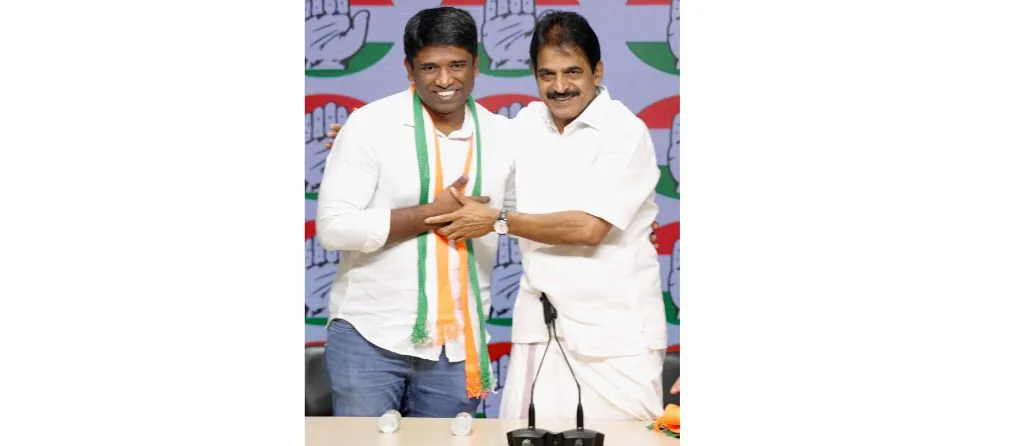 माजी आयएएस अधिकारी गोपीनाथन यांचा काँग्रेसप्रवेश Former IAS officer Gopinathan joins Congress