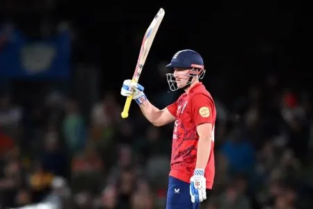 इंग्लंडचा किविजवर 65 धावांनी विजय England beat Kiwis by 65 runs