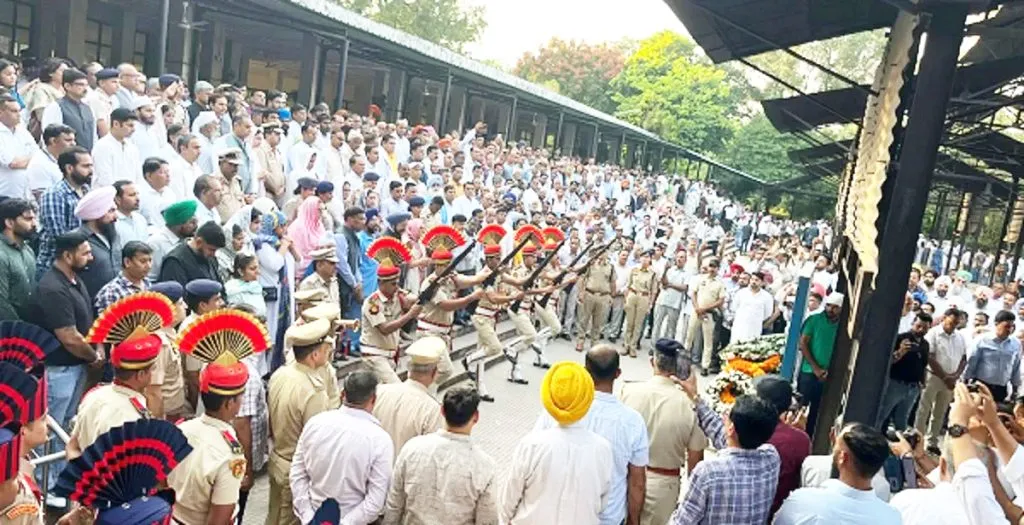 आयपीएस पुरण कुमार यांच्यावर अंत्यसंस्कार IPS Puran Kumar's funeral