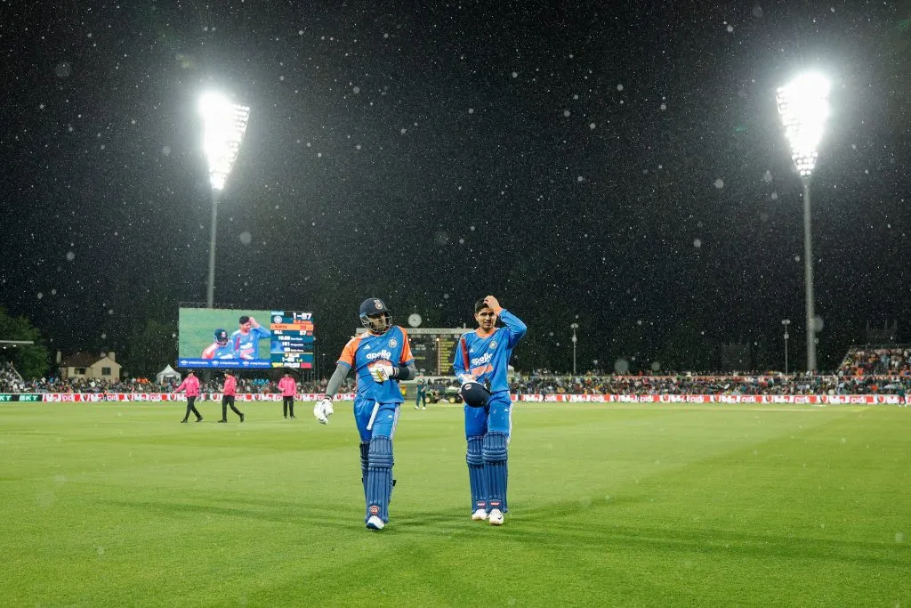 पहिल्या टी 20 सामन्यावर पावसाचे पाणी Rainwater in the first T20 match