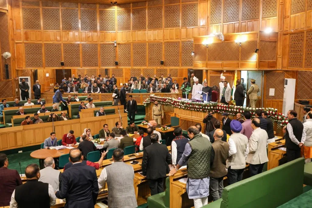 जम्मू काश्मीर विधानसभेत गोंधळ Confusion in Jammu and Kashmir Assembly