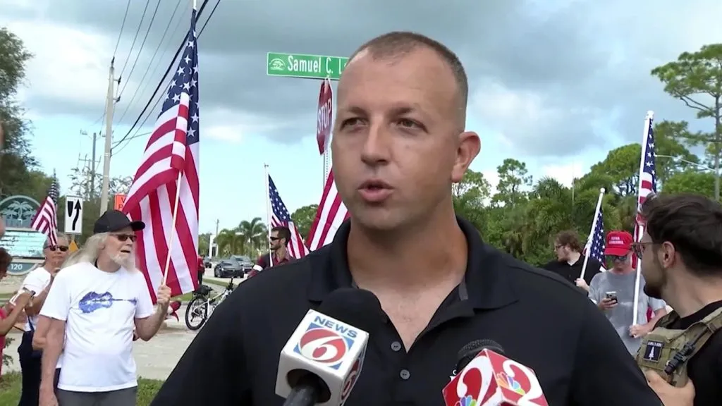 भारतीयांना त्वरित बाहेर काढा! Get the Indians out immediately!