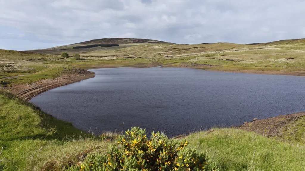 काही तासात पुन्हा भरणारे सरोवर A lake that refills in a few hours