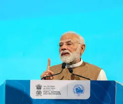 जहाजबांधणीत देशाला जगज्जेता बनवूया Let's make the country a world champion in shipbuilding.