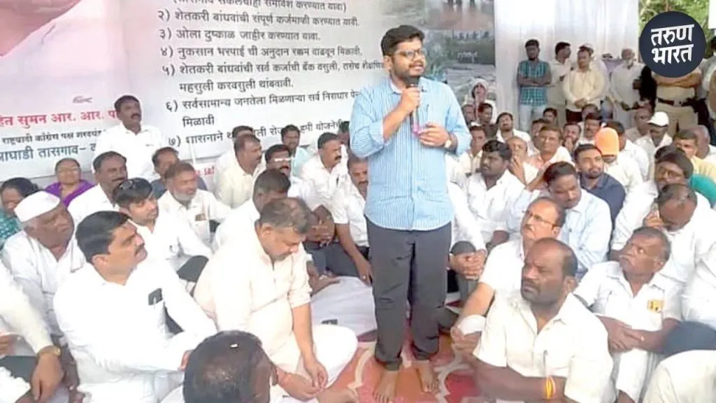 Symbolic hunger strike led by Rohit Patil in front of the Tehsil Office