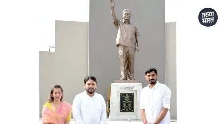 आ. विश्वजीत कदम यांच्याकडून ‘योगेश’ला मदतीचा हात… Yogesh Alekari visited the memorial of Dr. Patangrao Kadam.