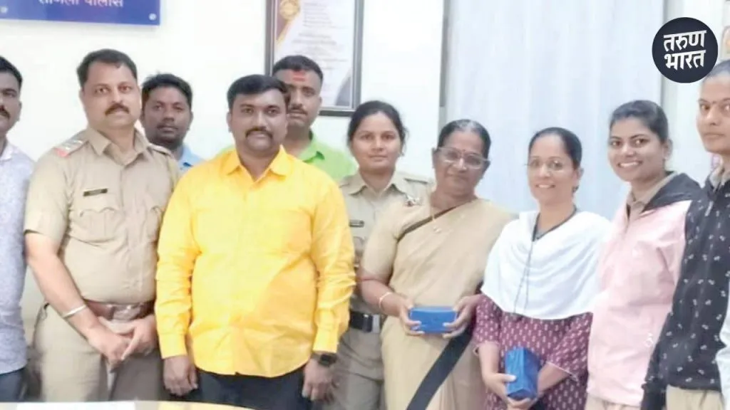 Sangli News : आष्ट्यात खाकी वर्दीतील नारीशक्तीचा सन्मान ! BJP's Abhijit Birnale's innovative initiative