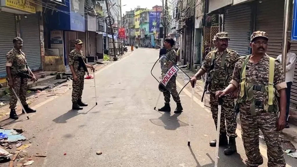 दुर्गा मूर्ती विसर्जनावेळी ओडिशामध्ये हिंसाचार Violence breaks out in Odisha during Durga idol immersion