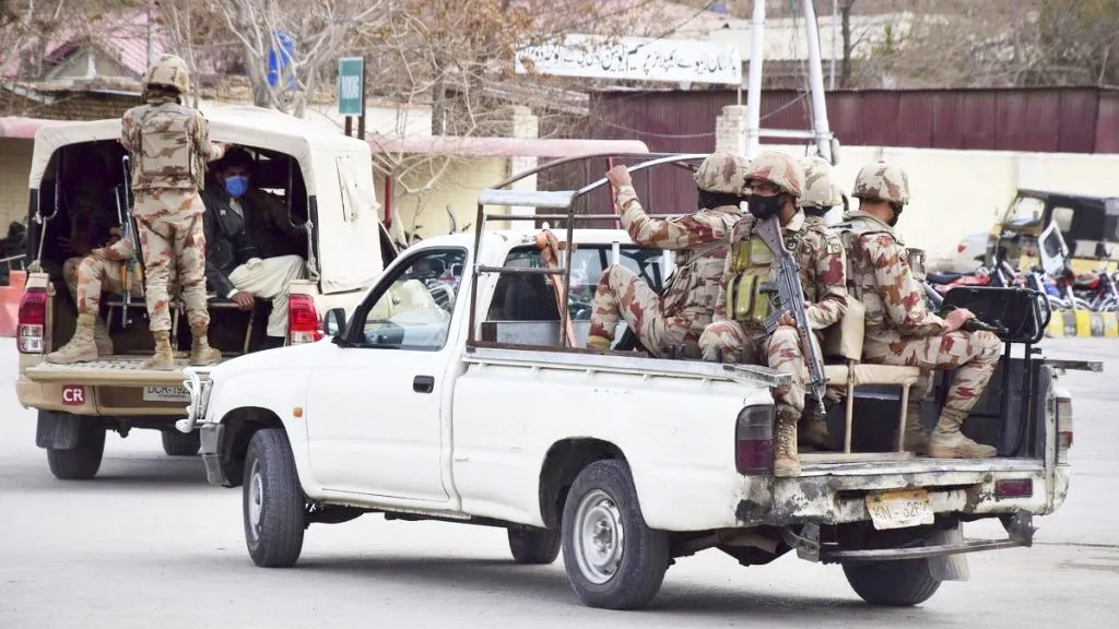 11 soldiers killed in attack in Pakistan