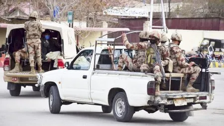 11 soldiers killed in attack in Pakistan