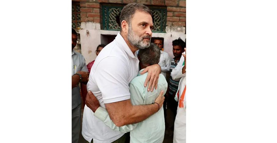 अनुसूचित जातीवर होतोय अत्याचार Atrocities are being committed against the Scheduled Castes.