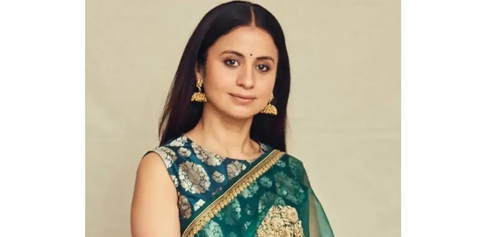 ‘लॉर्ड कर्जन की हवेली’मध्ये रसिका Rasika in 'Lord Curzon's Mansion'