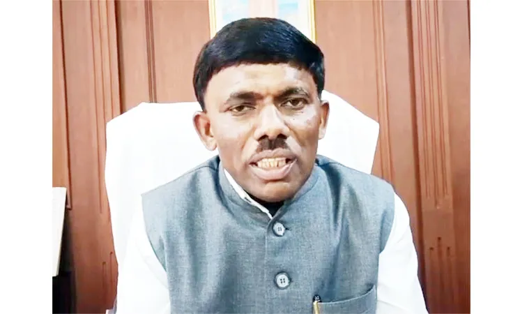 The Chief Minister can never stoop to such a low level!