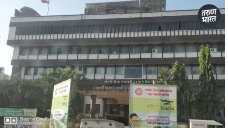 Sangli News : राज्यातील पूरग्रस्तांसाठी सांगली जिल्हा बँकेतील कर्मचाऱ्यांचा मदतीचा हात Helped from the salaries of Sangli District Bank employees