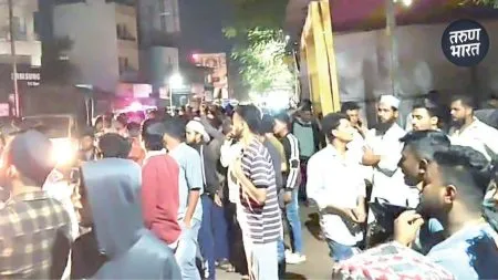 Miraj News : धार्मिक शब्दप्रयोगावरून मिरजमध्ये तणाव; जमावाकडून दगडफेक Miraj over abusive language Stones pelted at youth's house