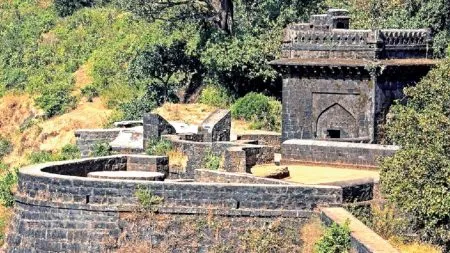 BJP organizes grand fort building competition in Kolhapur