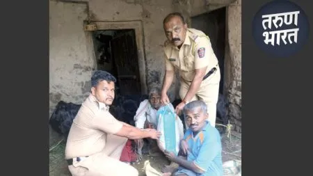 Diwali gift to the needy by ‘Manuskichan Natan’ foundation Islampur