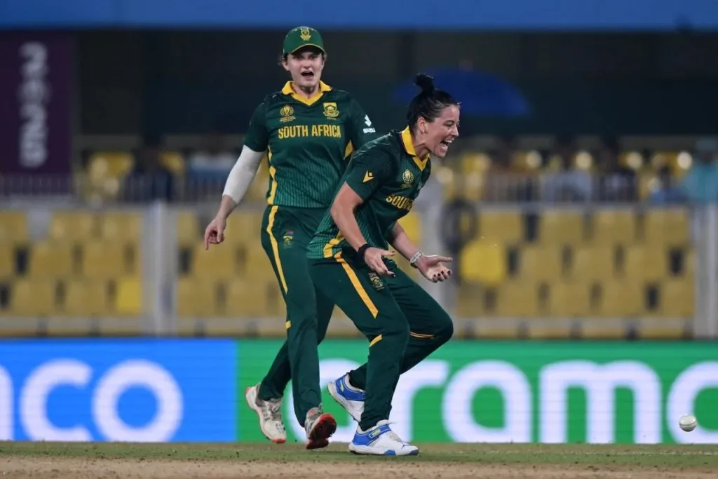 द.आफ्रिका महिला प्रथमच अंतिम फेरीत South Africa women reach final for first time