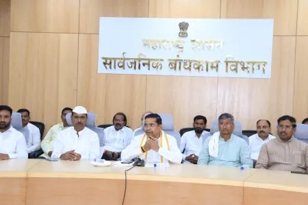 Abhimanyu Pawar News : दिवाळीपूर्वी 1200 कुटुंबांना सव्वा कोटींची मदत : आमदार अभिमन्यू पवार 'Ausa pattern' of 'humanity in thought, a helping hand'