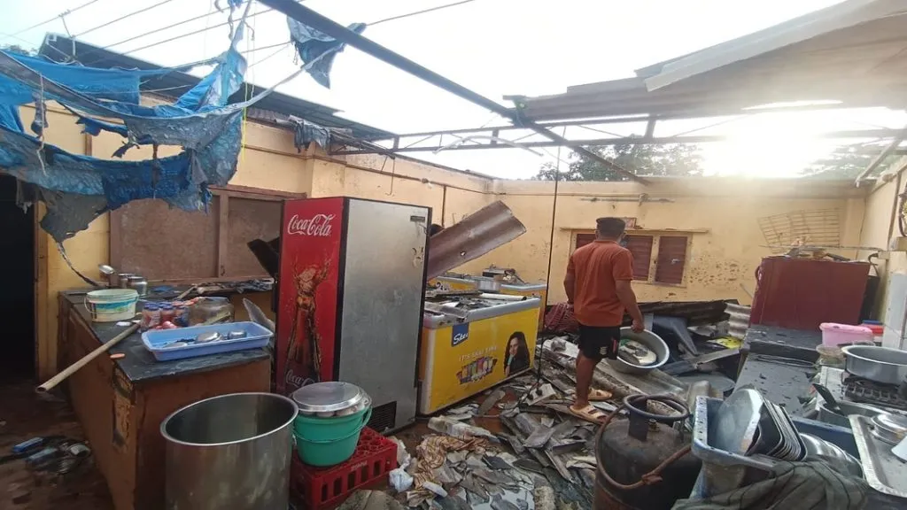 खेमराज मेमोरियल इंग्लिश स्कूलच्या कँटीनमध्ये स्फोट