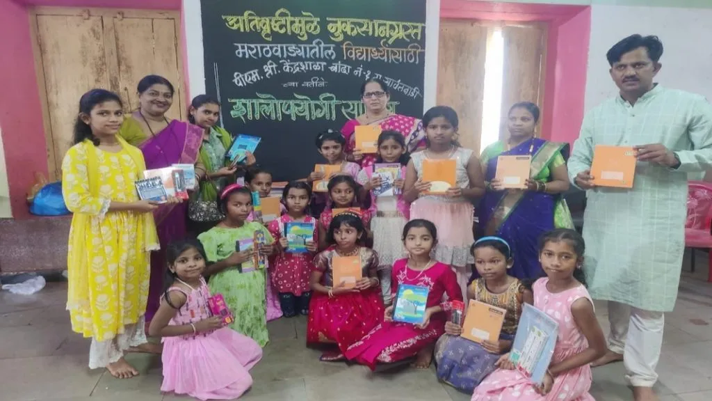 मराठवाड्यातील पूरग्रस्त विद्यार्थ्यांना बांदा प्रशालेकडून शैक्षणिक साहित्य मदत