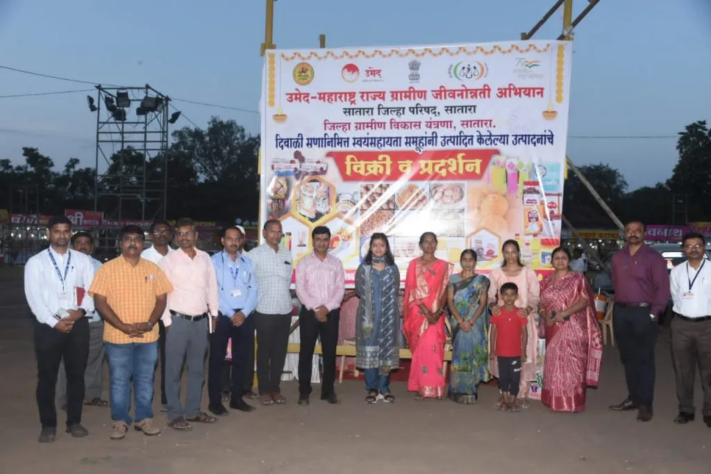 Satara : सातारकरांना अस्सल गावरान चवीच्या फराळाची मेजवानी ! Women organized a Diwali snack exhibition under the Umed campaign