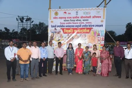 Satara : सातारकरांना अस्सल गावरान चवीच्या फराळाची मेजवानी ! Women organized a Diwali snack exhibition under the Umed campaign