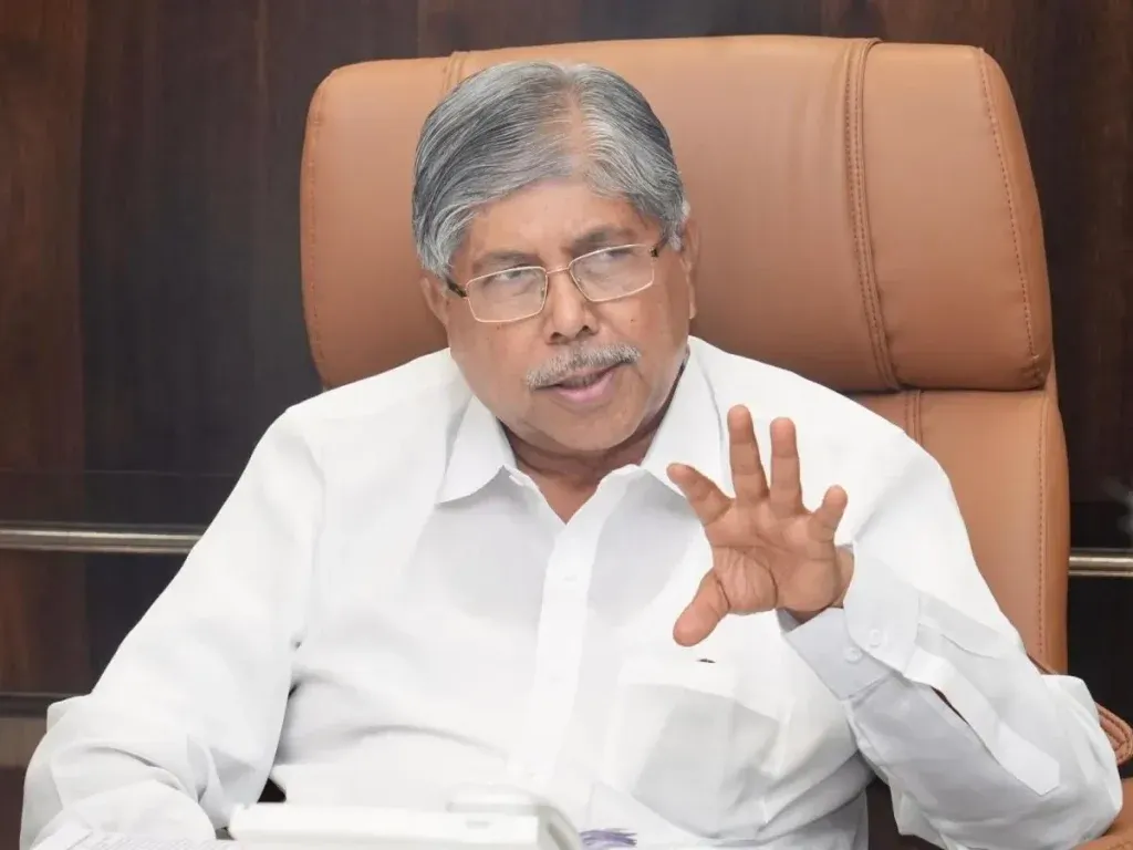 Sangli Politics : पालकमंत्र्यांच्या दौऱ्याकडे सांगलीकरांचे लक्ष Guardian Minister Chandrakant Patil's district tour