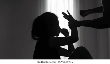 Sangli : अल्पवयीन मुलीवर जबरदस्तीचा प्रयत्न Attempted molestation by stopping her on the way to school sangli