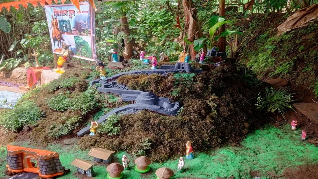 सरमळे नांगरतास येथे साकारली विशालगड आणि पन्हाळा किल्ल्याची प्रतिकृती