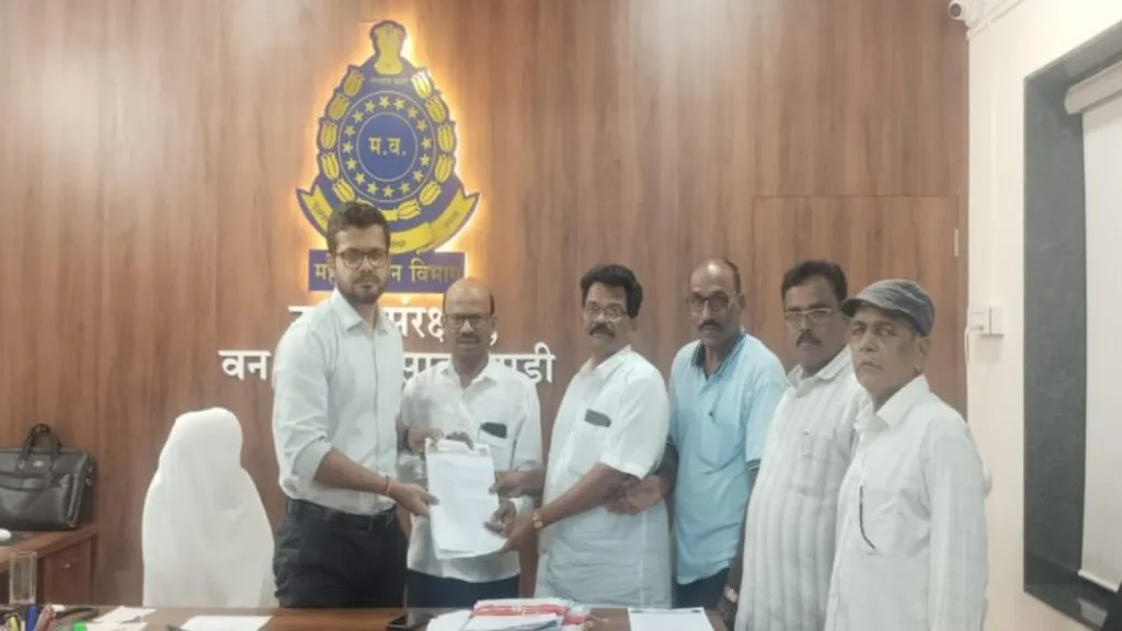 शेतकरी व लाकूड व्यावसायिकांना जाचक अटींपासून दिलासा द्यावा