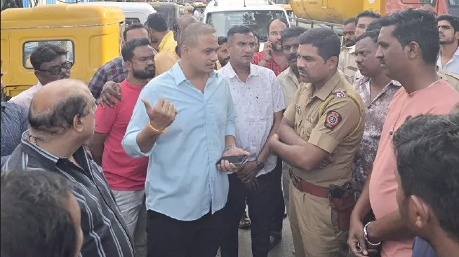 Sangali News : सांगलीत वडाप रिक्षांना हाकलले…. BJP leader Prithviraj Pawar besieged Vadap Wala