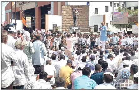 Sangali Protest News : सरसकट कर्जमाफीशिवाय स्वस्थ बसणार नाही : संजयकाका पाटील Farmers have been hit by a huge crisis and are now in debt.