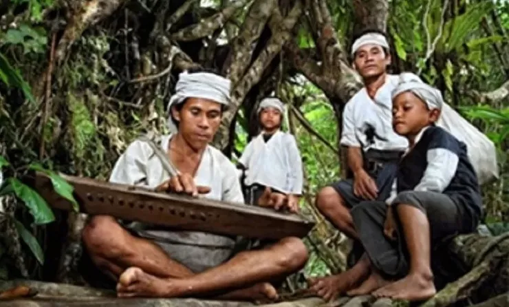 गावातील प्रत्येक जण भविष्यवेत्ता Everyone in the village is a fortune teller.