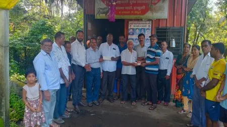 इन्सुलीत दुग्ध उत्पादक शेतकऱ्यांना दिवाळी बोनस वितरण