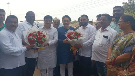 इन्सुलीत आ. निलेश राणेंनी केले राजन तेलींचे स्वागत