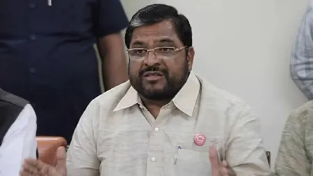 Raju Shetty | राजकीय वस्तादांकडून अण्णांनी माहिती घ्यावी : राजू शेट्टी Raju Shetty's strong counterattack on Muralidhar Mohol