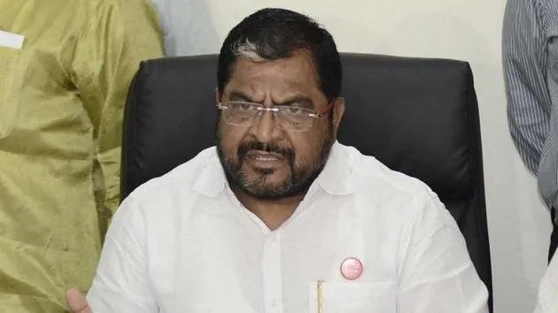 Islampur News : हिंमत असेल तर, काटामारी कारखानदारांवर कारवाई करा – राजू शेट्टी State government recovering money from sugarcane producers