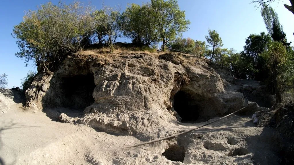 2700-year-old temple and cave found in Turkey