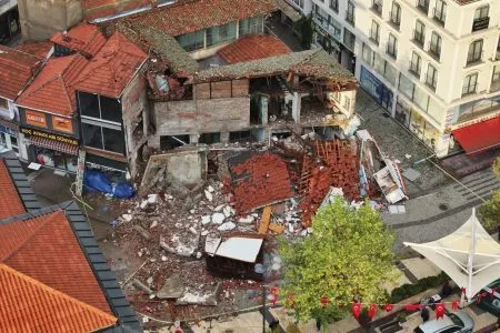 6.1 magnitude earthquake hits Turkey, many buildings collapse