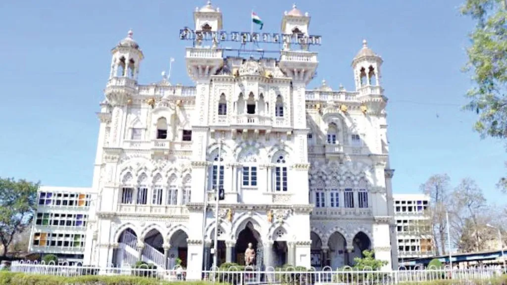 Solapur : कनिष्ठ अभियंता, लिपिकांच्या बदल्या..! Municipal Commissioner Dr. Sachin Ombase issued orders in this regard.