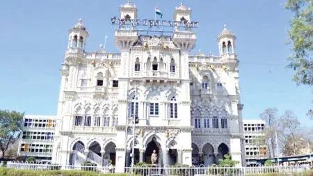 Solapur : कनिष्ठ अभियंता, लिपिकांच्या बदल्या..! Municipal Commissioner Dr. Sachin Ombase issued orders in this regard.