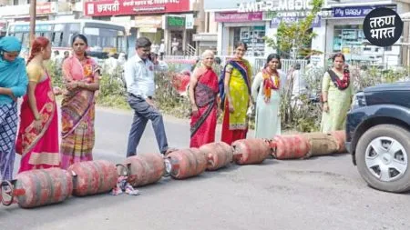 Kolhapur : सिलिंडरसाठी संभाजीनगरात रास्तारोको ! Road blocked in Sambhajinagar due to cylinder shortage