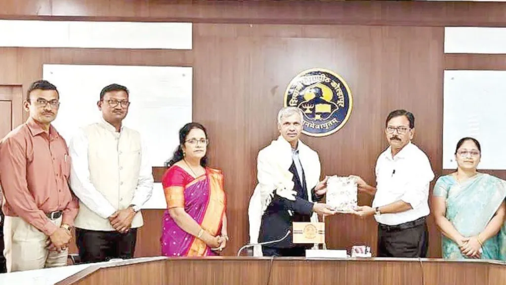 Kolhapur : शिवाजी विद्यापीठात डॉ. गोसावींची प्रभारी कुलगुरूपदी नियुक्ती ! A beginning of leadership at Shivaji University Dr Gosavi in office